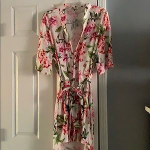 Donating 5/20.  Make offers! Short sleeves floral robe